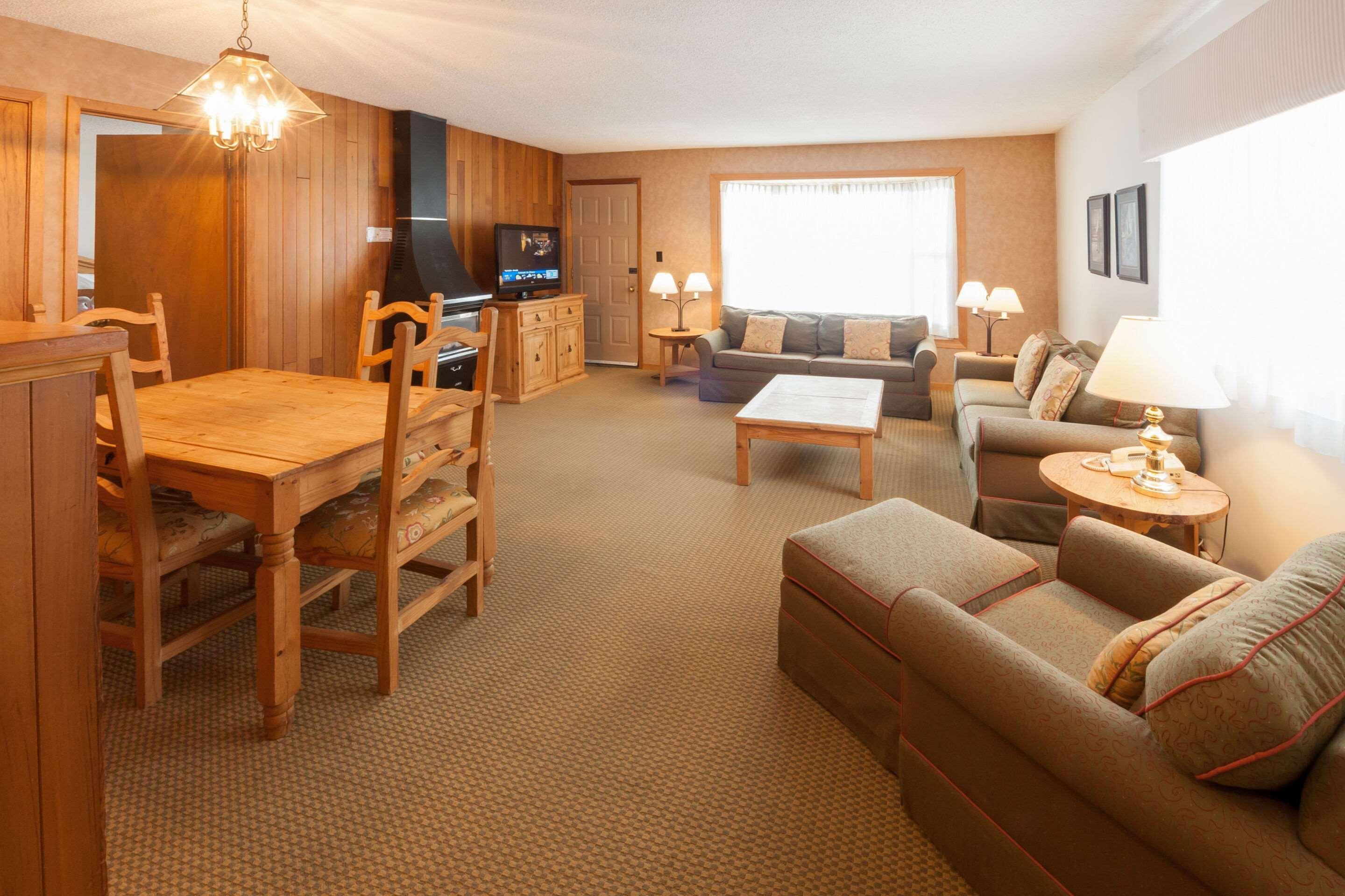 Pinestone Resort, Conference Centre, Spa & Golf Course Haliburton Buitenkant foto