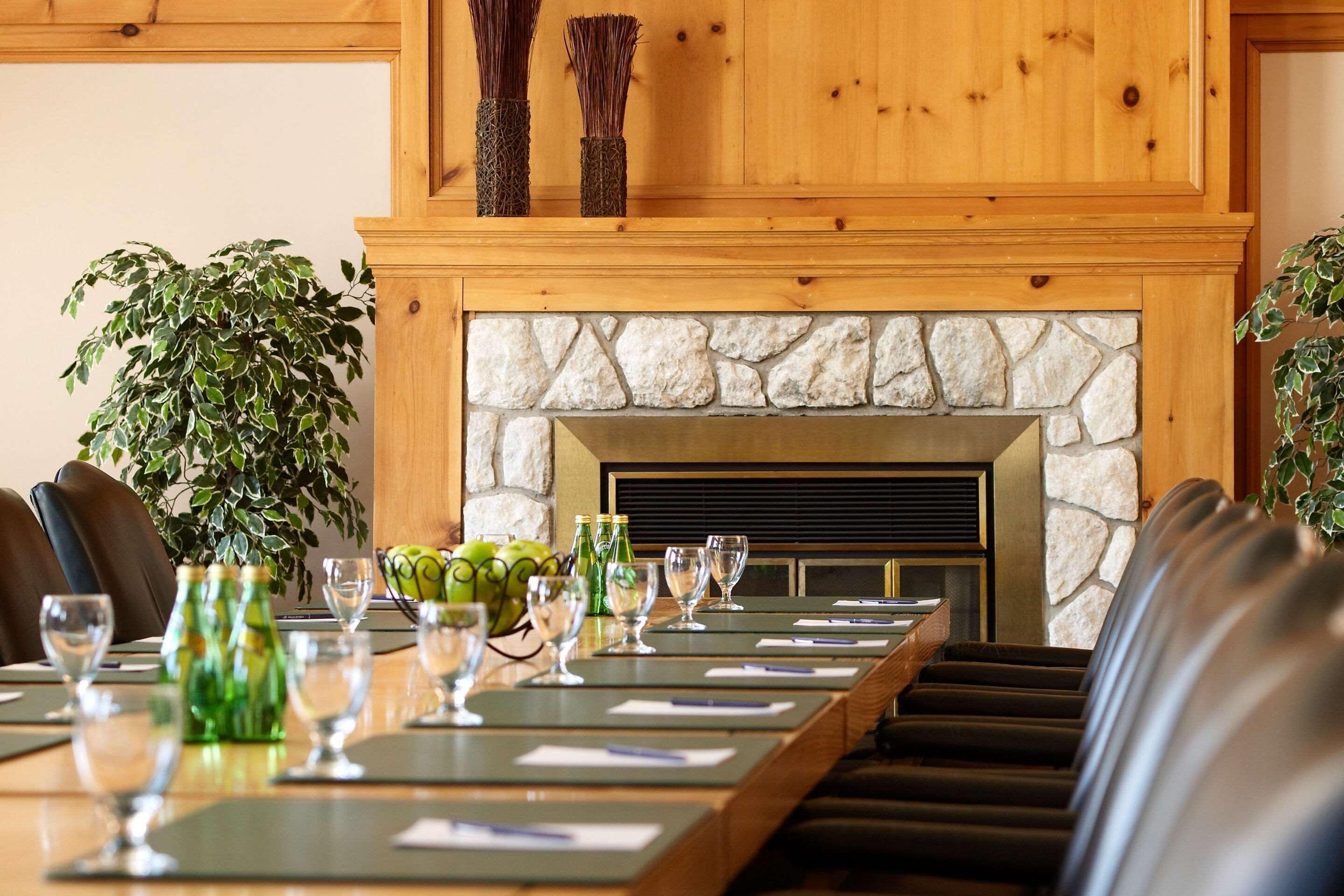 Pinestone Resort, Conference Centre, Spa & Golf Course Haliburton Buitenkant foto