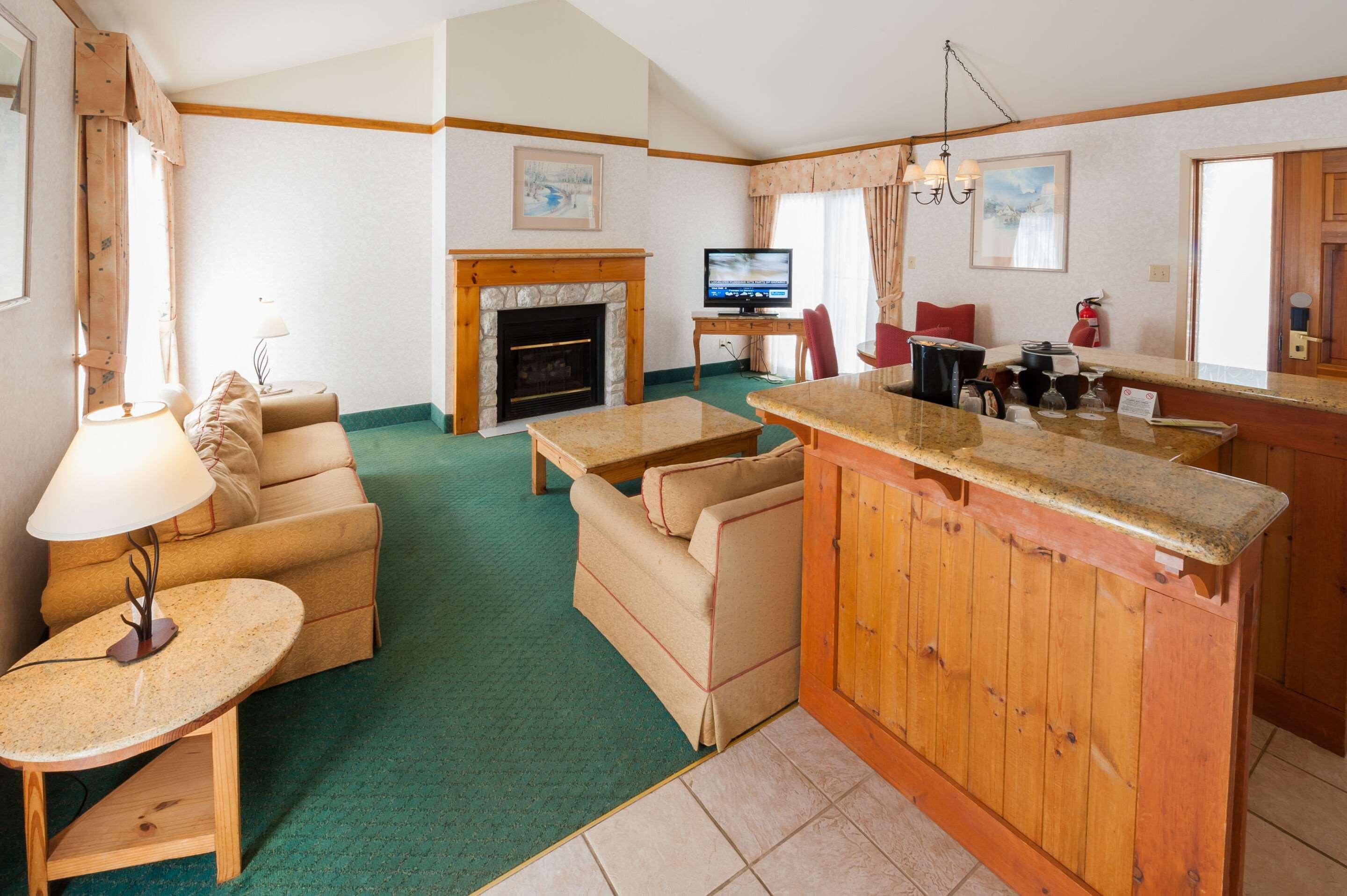 Pinestone Resort, Conference Centre, Spa & Golf Course Haliburton Buitenkant foto