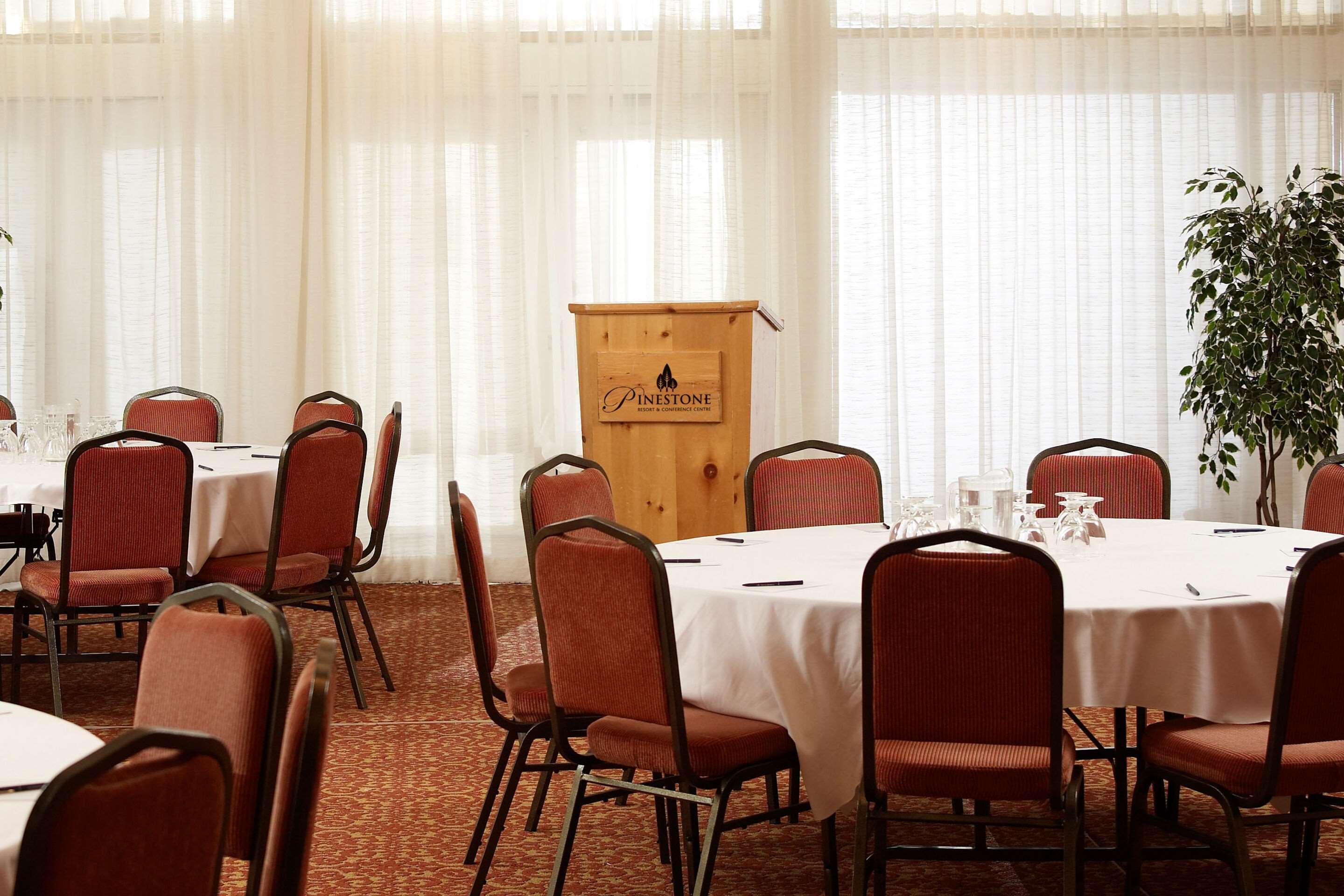 Pinestone Resort, Conference Centre, Spa & Golf Course Haliburton Buitenkant foto