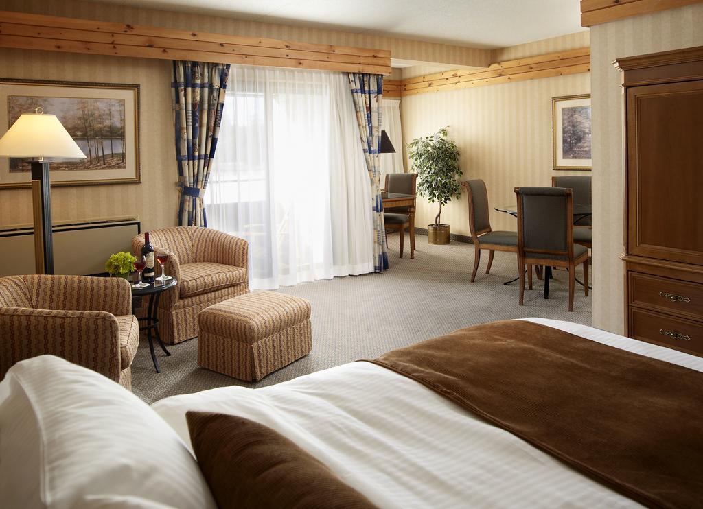 Pinestone Resort, Conference Centre, Spa & Golf Course Haliburton Buitenkant foto