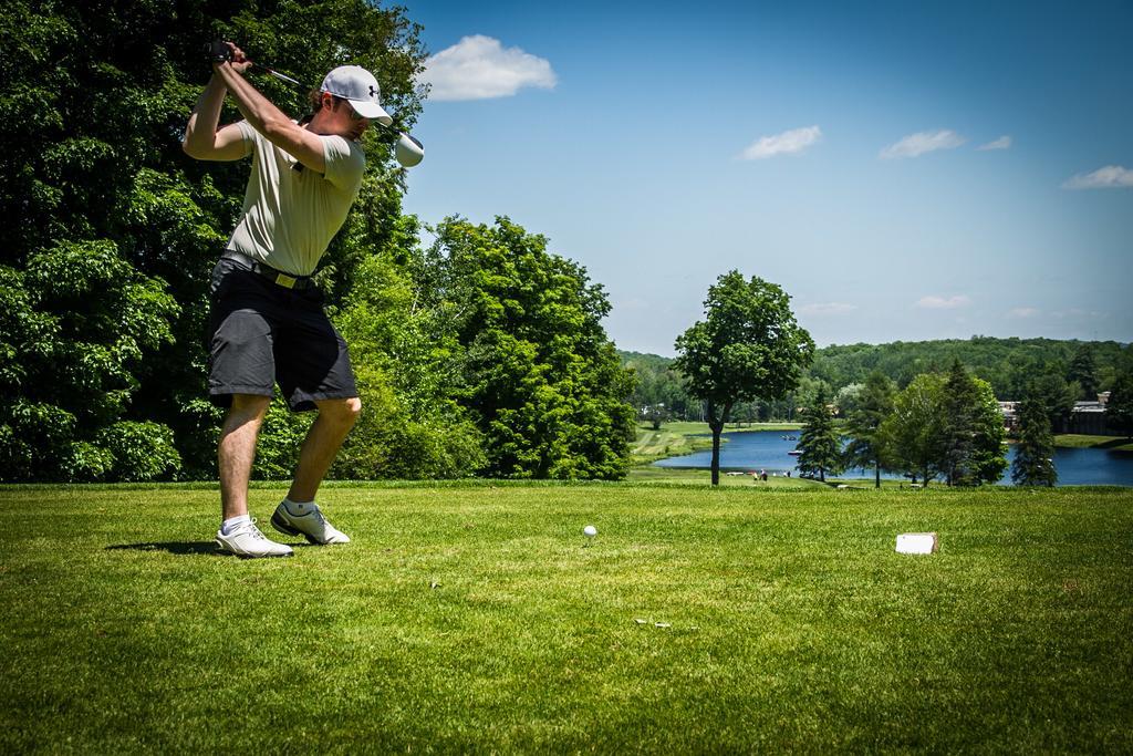 Pinestone Resort, Conference Centre, Spa & Golf Course Haliburton Buitenkant foto